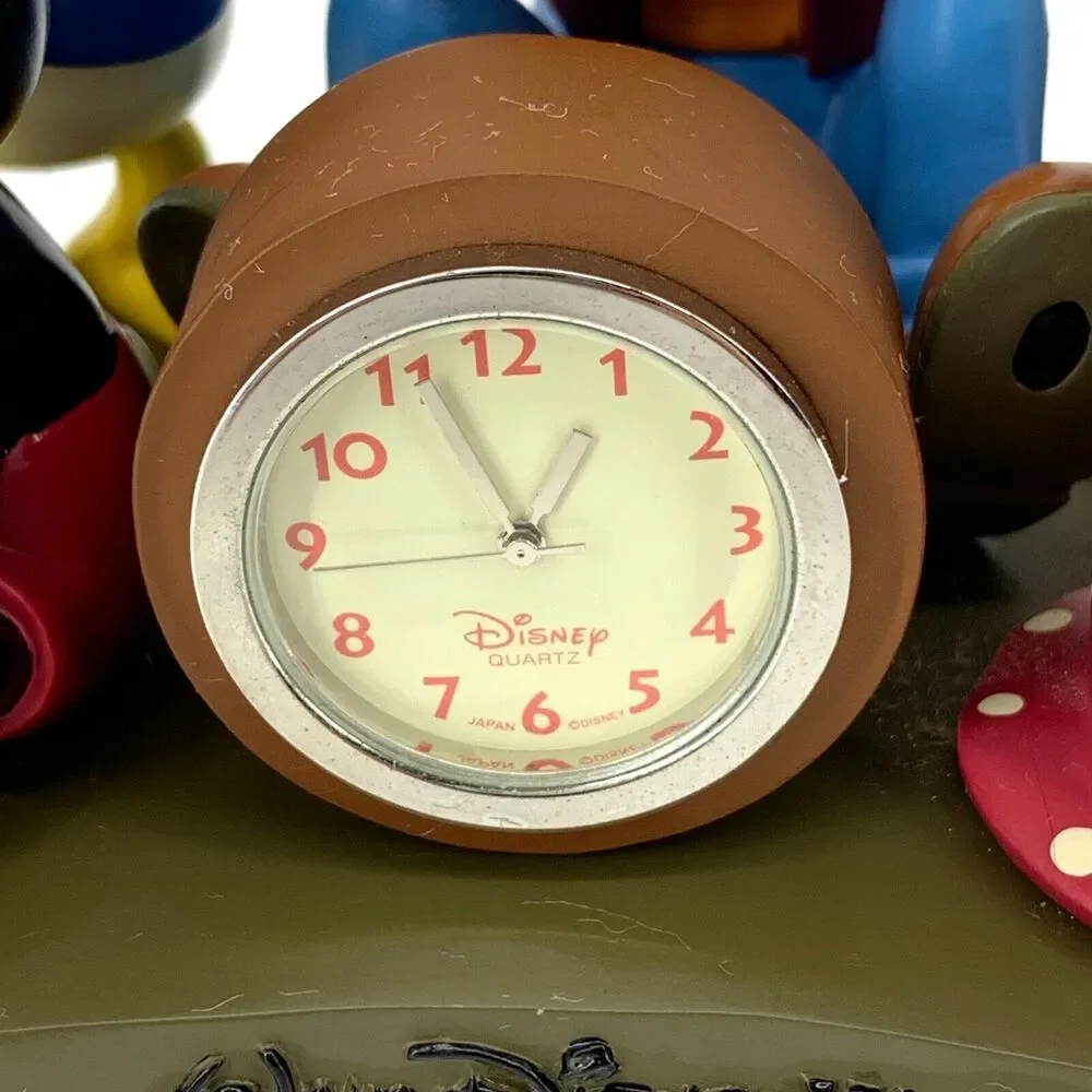 Walt Disney World Best Friends Quartz Clock Mickey Minnie Donald Goofy Pluto